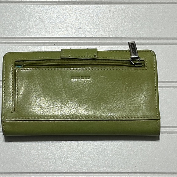 Fossil Green Leather Snap Close Wallet - Picture 2 of 6